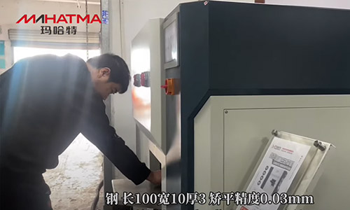 Vollautomatische Richtmaschine und Materialnivelliermaschine für dünne Teile, Ebenheit: 0,03 mm